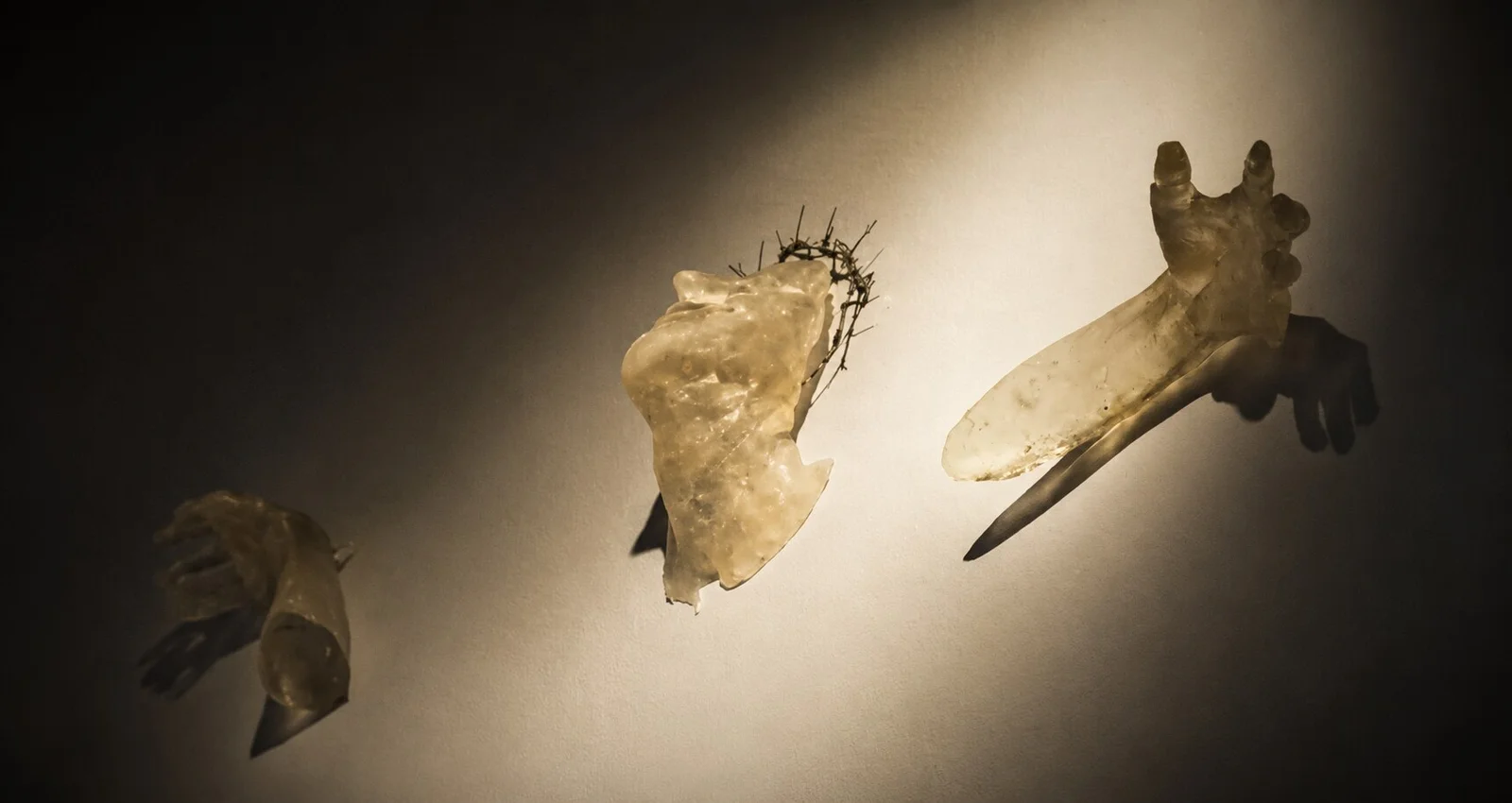 Head cast in translucent resin with a wire crown of thorns and two hands, wall-mounted — Metha-Lan, AnnArt Gallery, Bucharest, Adrian Dică, 2014